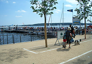 Besucherandrang am Fähranleger in Kladow