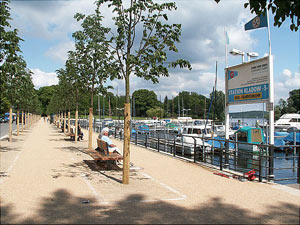 Promenade am Hafen