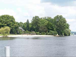 "Strand" an der Hafenpromenade